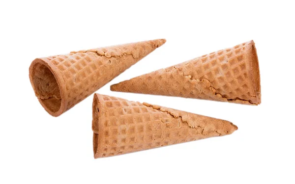 Dolce cono di wafer isolato su sfondo bianco — Foto Stock