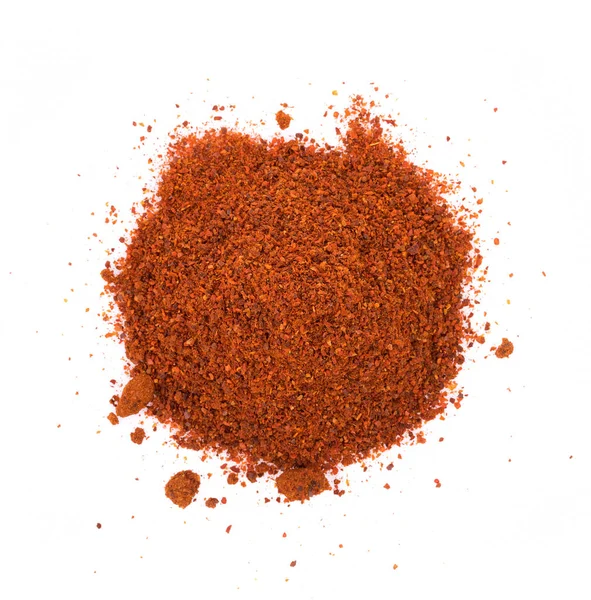 Högen med rött paprika pulver på vit bakgrund — Stockfoto