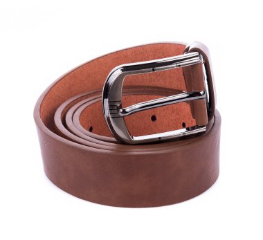 Beyaz arkaplanda izole edilmiş deri kemer