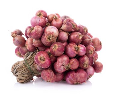 Beyaz arka planda izole et pişmiş soğan