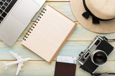 Yaz tatil arka plan, seyahat ve tatil öğeler ahşap t