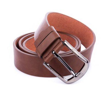 Beyaz arkaplanda izole edilmiş deri kemer