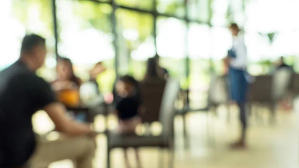 Verschwommener Hintergrund von Restaurant mit Menschen — Stockfoto