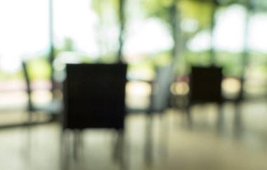 İnsanlarla restoranın bulanık arkaplanı