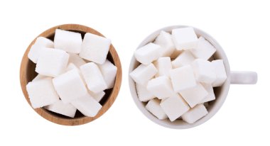 Beyaz arkaplanda küp şeker