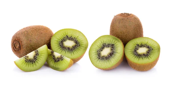 Kiwi-Frucht isoliert auf weißem Hintergrund — Stockfoto