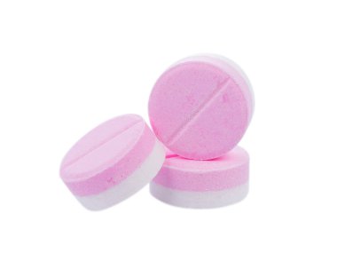 Beyaz arka planda izole edilmiş tıbbi ilaçlar.