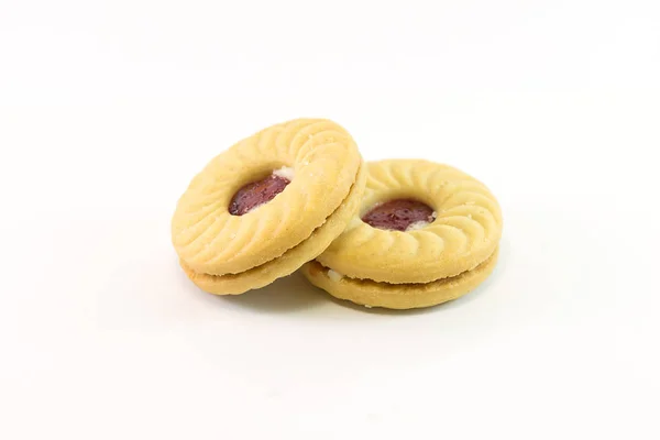 Beyaz arka planda çilekli bisküviler — Stok fotoğraf