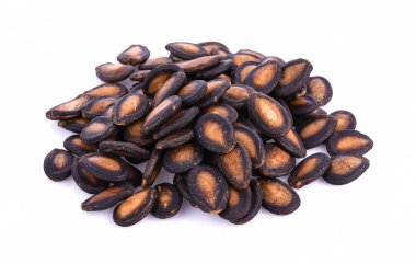 Beyaz arkaplanda izole edilmiş karpuz tohumları