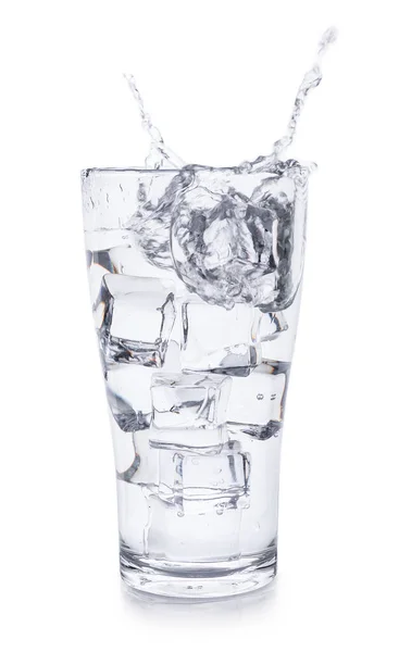 Glas Wasser Mit Eiswürfeln Isoliert Auf Weißem Hintergrund — Stockfoto