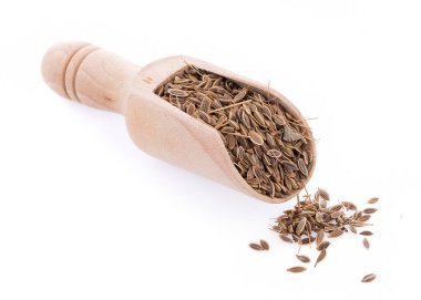 Beyaz arkaplanda izole edilmiş Karabatak Tohumları Yığını