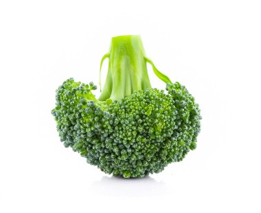 Brokoli beyaz arkaplanda izole edildi