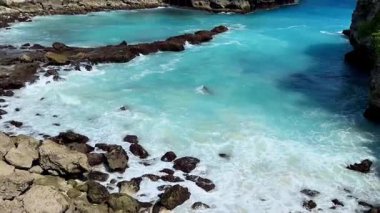 Denizin uçurumundan okyanus manzarası.