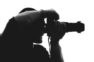 Beyaz arka plan üzerinde izole fotoğrafçı siluet