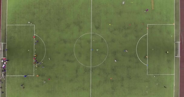 Vista Campo Futebol Distrito Pós Soviético Crianças Estão Jogar Futebol — Vídeo de Stock