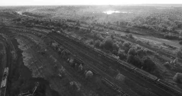 Fotografía Aérea Industrial Largo Tren Pasea Largo Las Canteras Retroiluminación — Vídeos de Stock