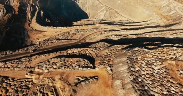 Fotografia Aérea Pedreira Industrial Grande Caminhão Mineração Está Viajando Seu — Vídeo de Stock