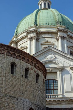 Yapının dış tarafında Brescia kilise kubbe.