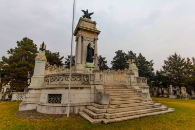 Ilk Dünya Savaşı 'na adanmış anıt. Tapınak, Cremona 'nın sivil mezarlığının içinde yer almaktadır. İtalya