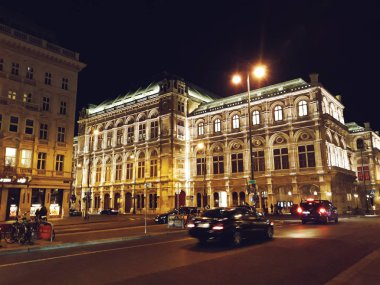 Viyana, Avusturya-16 Aralık 2017: Viyana Devlet Opera Evi (Staatsoper) gece