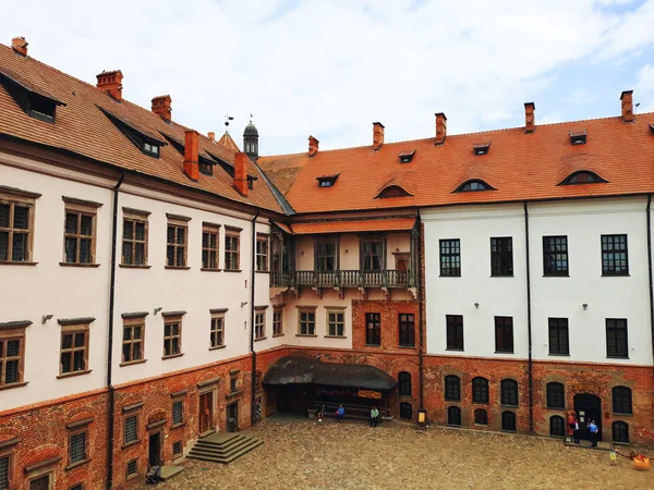Mir, Belarus - 13 Haziran 2018: Mir Castle karmaşık Belarus, kale avlu