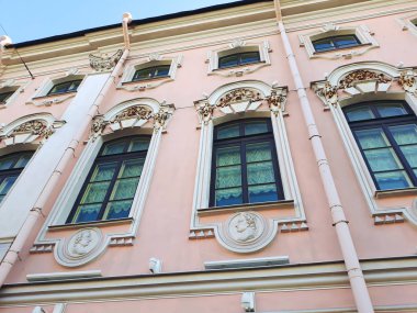 Saint Petersburg, Rusya - 4 Ağustos 2018: Stroganov Sarayı, bir geç Barok saray Yusupov nehir ve Nevsky Prospect kesişim