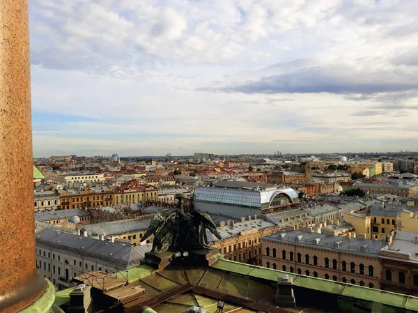 Saint Petersburg, Rusya - 4 Ağustos 2018: Şehir Saint Isaac's Katedrali, üstten görünüm