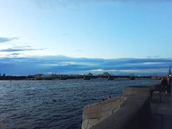 Sankt Petersburg Ryssland Augusti 2018 Floden Nevas Strand Sankt Petersburg — Stockfoto
