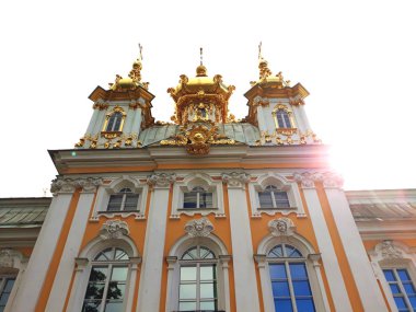 Saint Petersburg, Rusya - 7 Ağustos 2018: Grand Peterhof Palace ve Peterhof alt Bahçe