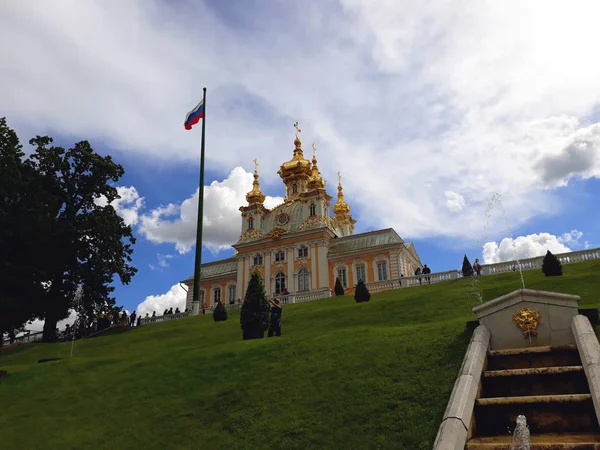 俄罗斯圣彼得堡 2018年8月7日 大彼得霍夫宫和彼得霍夫的下花园 — 图库照片