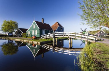 Amsterdam, Hollanda kırsal 17 yüzyıl Zaanse Schans'a, tarihi yel değirmenleri inşa