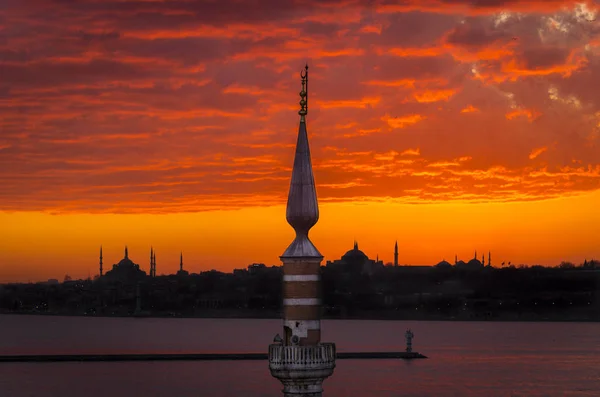 Sonnenuntergang Über Der Historischen Halbinsel Istanbul Mit Den Silhouetten Der — Stockfoto