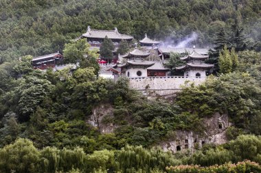 Xiangshan Tapınağı'nda Longmen mağaralar, Luoyang, Çin