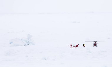 bilim adamları ve helikopter tahliye