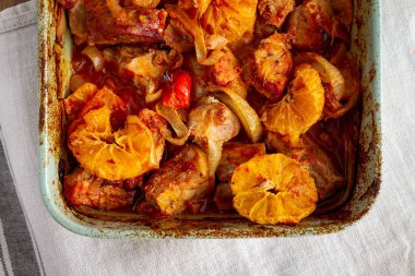 Mandalina ile pişmiş domuz eti