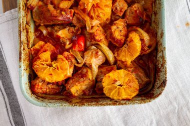 Mandalina ile pişmiş domuz eti