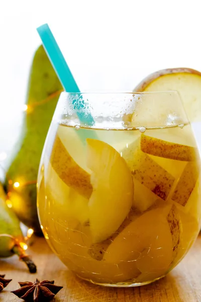 Armut ve zencefil ile limon içecek