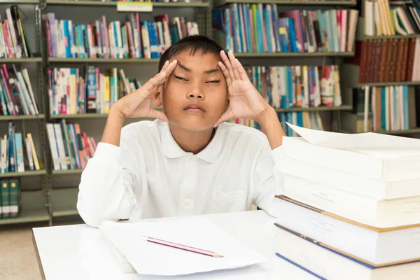 Jongen Vermoeid Saai Zijn Huiswerk — Stockfoto