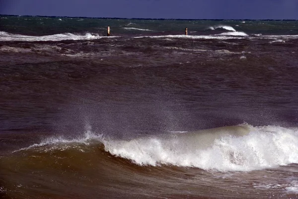 Blåsig Dag Havet Med Stora Vågor Mot Klipporna — Stockfoto