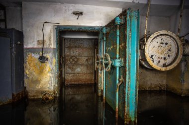 Sovyet bomba sığınağı terk