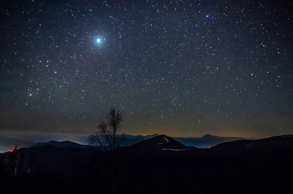 Sternennacht in den Karpaten — Stockfoto