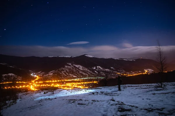 Natt i en bergsstad — Stockfoto
