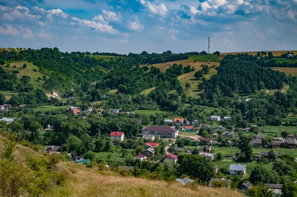 Ukrainska byn i sommar — Stockfoto