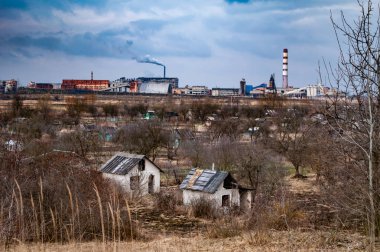 Sanayi Bölgesi arka plan üzerinde terk edilmiş evleri