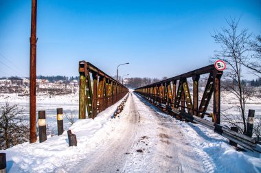 Dniester Nehri üzerinde köprü
