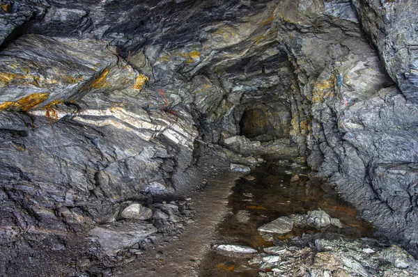 The tunnel in the old gold mine — Stock Photo, Image