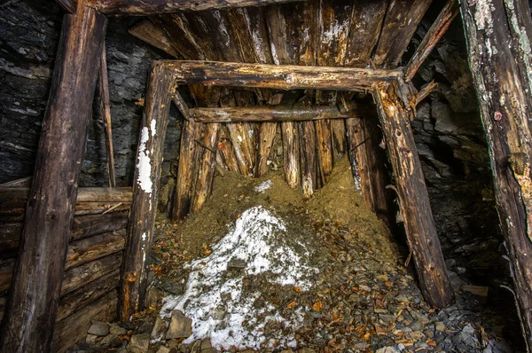 Аварійний вихід з шахти — стокове фото