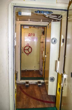 Güvenlik kapısı komut sığınak için