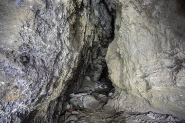 Karst mağarasında duvar