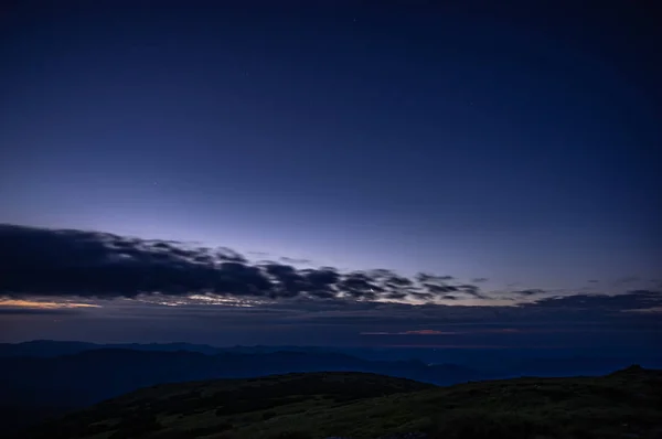 Horizon in de Karpaten bij zonsopgang — Stockfoto